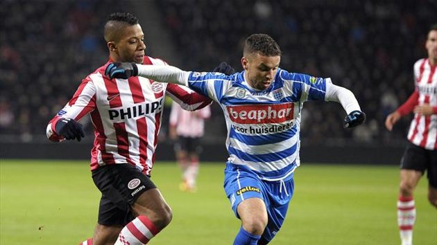 Thêm một lần PSV Eindhoven ôm hận trước Zwolle (phải)