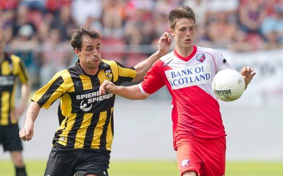 Vitesse (trái) sẽ đánh bại Utrecht