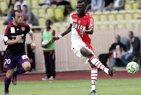 Chủ nhà Ajaccio GFCO (trái) không đủ lực để cản bước Monaco