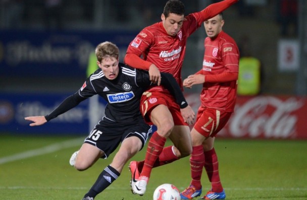 Phong độ tệ hại gần đây sẽ làm hại Vfr Aalen (trái)