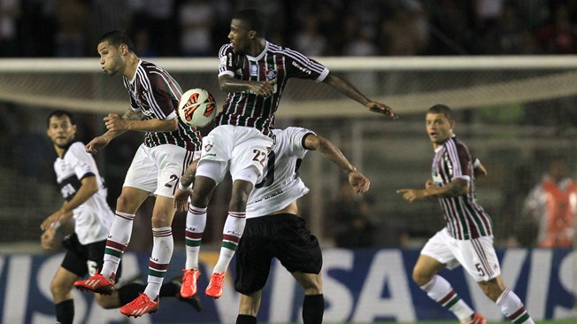 Cơ hội đang nằm trong tay của Corinthians (áo sẫm)