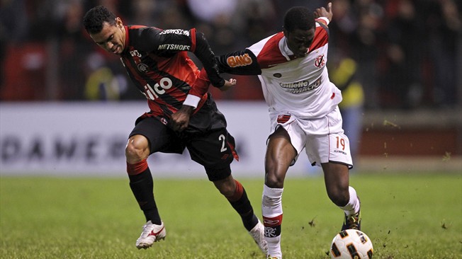 Atl Paranaense (trái) sẽ tận dụng lợi thế sân nhà để giành trọn 3 điểm