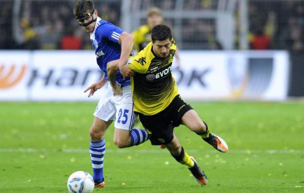 Dortmund (áo vàng) sẽ mang đến Gelsenkirchen đầy đủ binh hùng tướng mạnh 