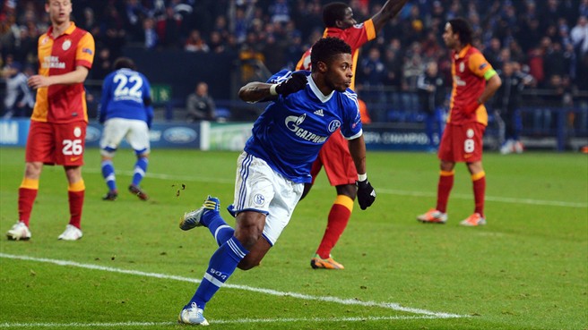 Bastos mang lại hy vọng cho Schalke với bàn thắng gỡ hòa 2-2 phút 63