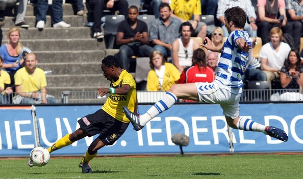 Zwolle (phải) vẫn nhỉnh hơn so với Roda JC hiện tại