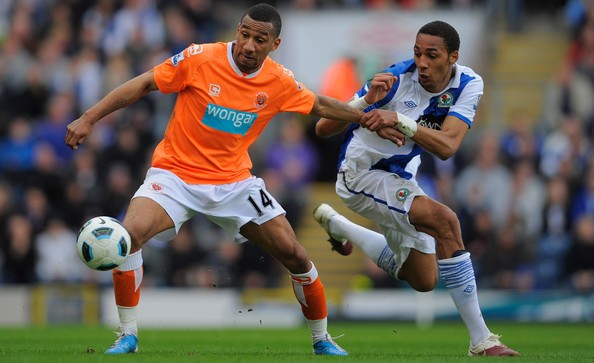 Blackpool (trái) sẽ có điểm trong trận này