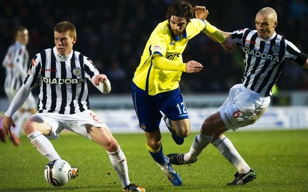 Kilmarnock (giữa) có động lực để chiến thắng hơn St. Mirren
