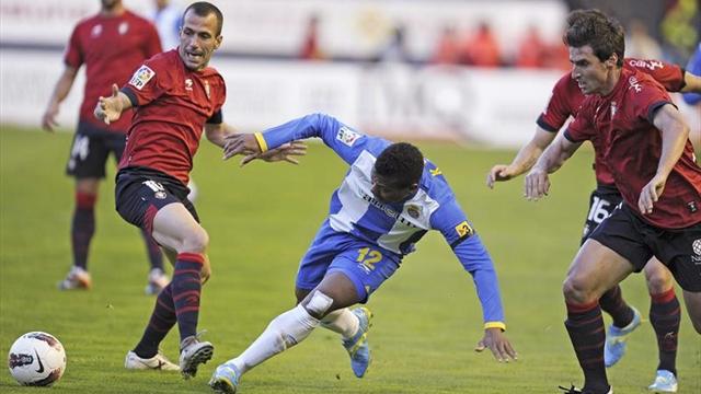 Osasuna (áo đỏ) chưa bao giờ là cái tên dễ chịu với Espanyol 