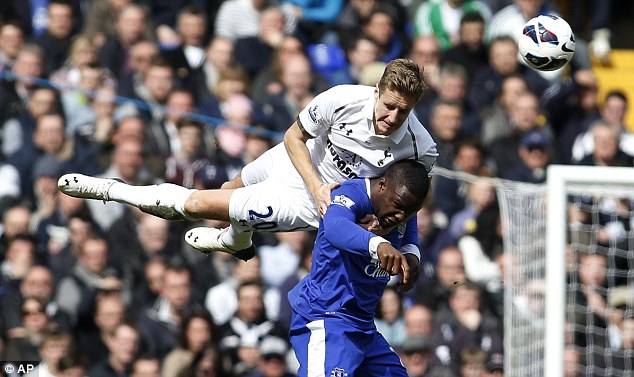 Dù rất cố gắng nhưng Tottenham vẫn phải bước vào giờ nghỉ với tỉ số 1-1