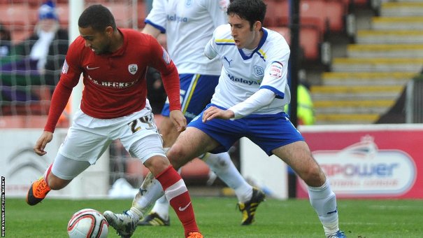 Barnsley (trái) có lí do để tin tưởng vào chiến thắng