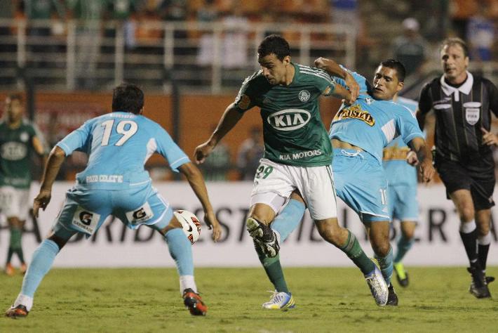 Palmeiras (giữa) đá sân khách rất kém tại bảng B