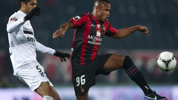 Olhanense(phải) đang chơi quá tệ kể cả là trên sân nhà