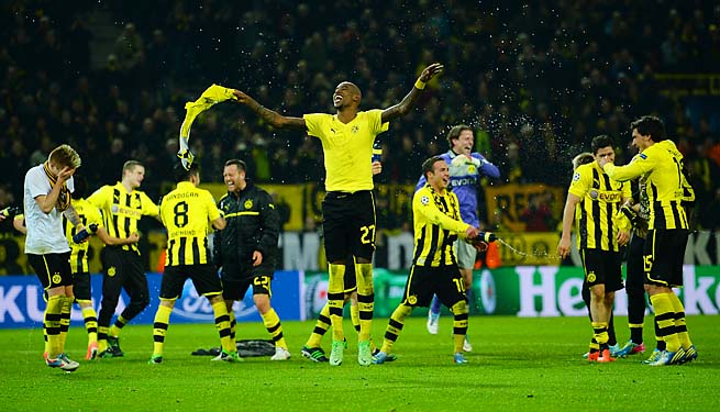 Dortmund tiến vào bán kết nhờ lối chơi phản công