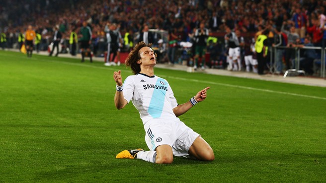 Nhưng David Luiz đã thể hiện đẳng cấp ngôi sao của mình rất đúng lúc