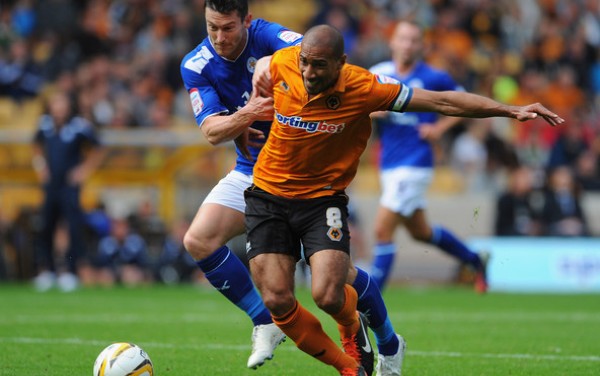 Wolves (trước) không phải là đối thủ của Leicester (sau) ở thời điểm này