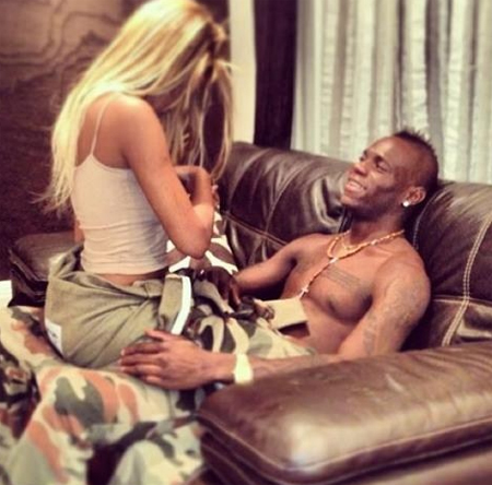 Bóng đá - Balotelli lại khoe ảnh tình tứ bên bạn gái mới