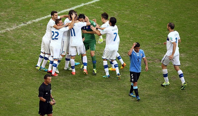 Bóng đá - Uruguay 2-2 (pen 2-3) Ý: Tất cả đều nhờ Buffon!