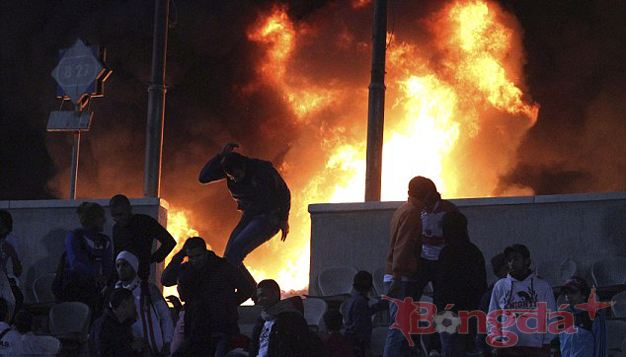 Bóng đá - Tin sốc: Bạo loạn sân cỏ, ít nhất 73 người chết!