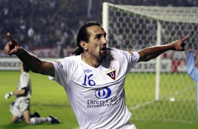 Bàn thắng đẳng cấp của tiền đạo nổi danh muộn Hernan Barcos