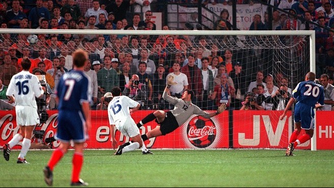Bàn thắng Vàng của Trezeguet Mỗi ngày một siêu phẩm EURO