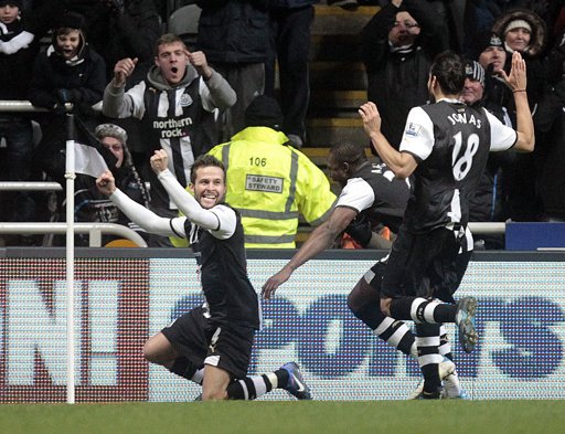 Sao trẻ người Pháp gốc Việt ghi bàn trong trận Newcastle đại thắng MU