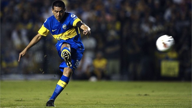 Ai còn nhớ tới anh - Cú sút phạt thần sầu khiến thủ môn đứng chôn chân của Riquelme