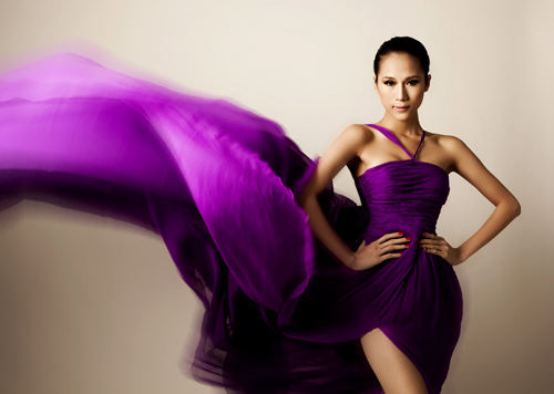 Thái Hà khoe lưng trần 'mướt mắt'