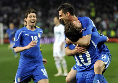 Pazzini ghi bàn, Italy nhọc nhằn thắng sát nút Slovenia 