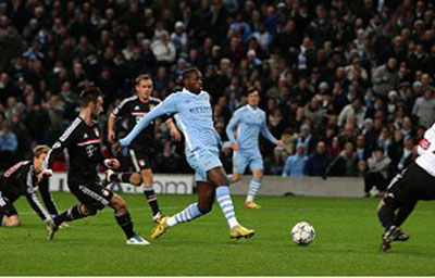Top 3 bàn thắng đẹp loạt trận Champions League đêm qua (08-12-2011)