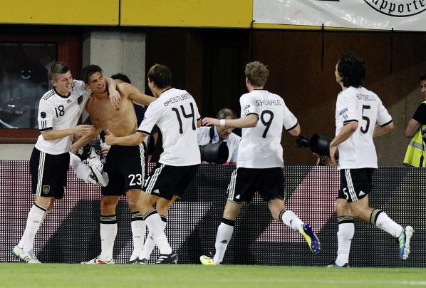 Top 5 bàn thắng đẹp nhất vòng loại Euro 2012 (ngày 08-10-2011)