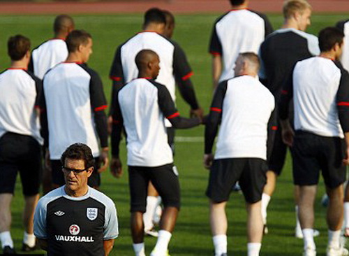 Tuyển thủ Anh phản ứng thế nào về sự ra đi của Capello?