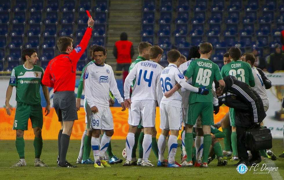 Chiếc thẻ đỏ điên rồ của Boateng