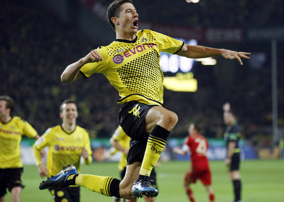 Top 5 bàn thắng đẹp nhất vòng 30 Bundesliga 2011-12