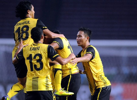Malaysia 4-1 Cambodia (Highlight bảng A, bóng đá Nam SEA Games 26) 