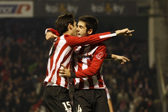 Siêu phẩm ghi bàn: “Vô lê… đại bác”