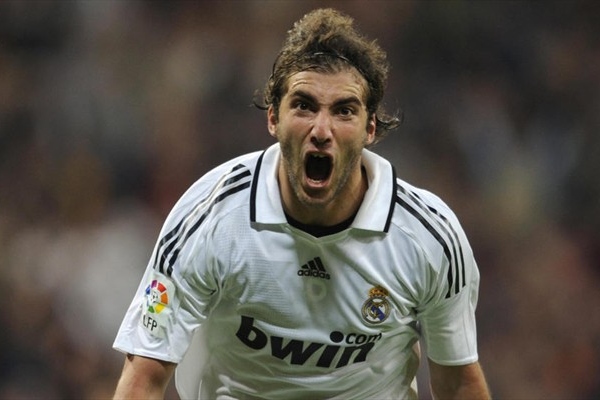 Màn trình diễn siêu đẳng của Higuain trong trận gặp Real Betis