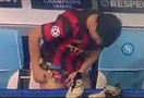 Giật mình với quần sịp lòe loẹt của Nasri
