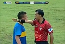 Khóc sướt mướt vì nhận thẻ đỏ
