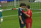 Thích chơi trò chọi trâu Ribery bị tống cổ khỏi sân!