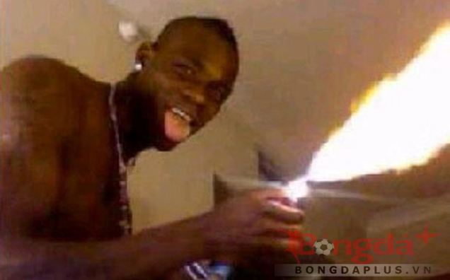 Bóng đá - Hết bắn pháo trong nhà, Balotelli lại đốt lửa trong khách sạn