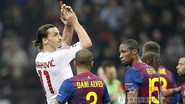 Bóng đá - Ibra tặng áo đấu kèm chữ ký cho Abidal