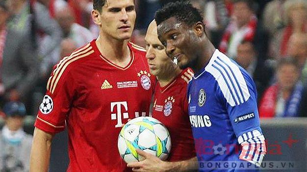 Bóng đá - Obi Mikel "hù" Robben trước cú penalty hỏng ăn