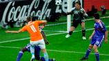 Cú dứt điểm trái phá ở góc hẹp của Robben Mỗi ngày một siêu phẩm EURO