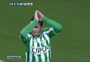 GOAL! Martin rút ngắn tỷ số cho đội khách (LIVE: Barca 2-1 Real Betis)
