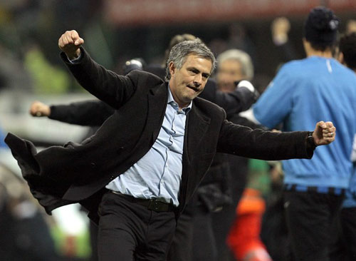 Màn ăn mừng cực dị của Mourinho