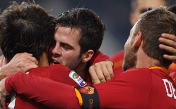 AS Roma 2-1 Lecce (Highlight vòng 12, Seria 2011-2012)