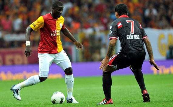 Rời xa 'Pháo thủ', Eboue bị 'không kích' tơi bời