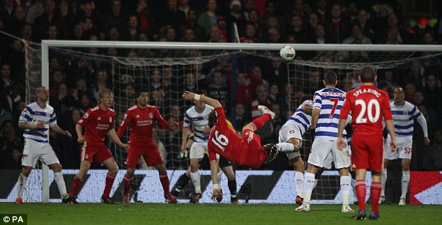 Những bàn thắng 'dị' nhất tuần qua