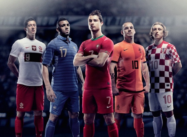 Cùng chiêm ngưỡng trang phục các đội tuyển tham dự EURO 2012