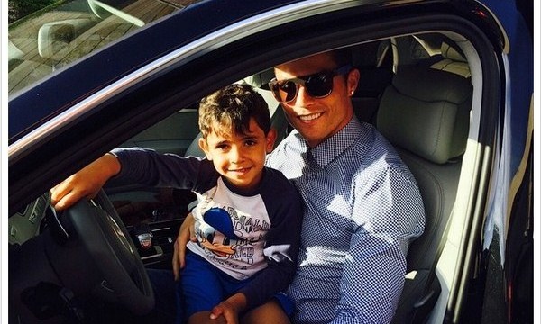 Bóng đá -  Hình ảnh người phụ nữ đã sinh con cho CR7 được tiết lộ